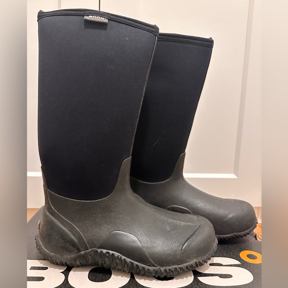 Bogs Classic High boots/Black/size 8 /with box